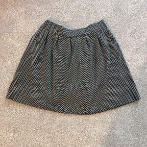 Size 7 Black And Grey Pattern Skirt